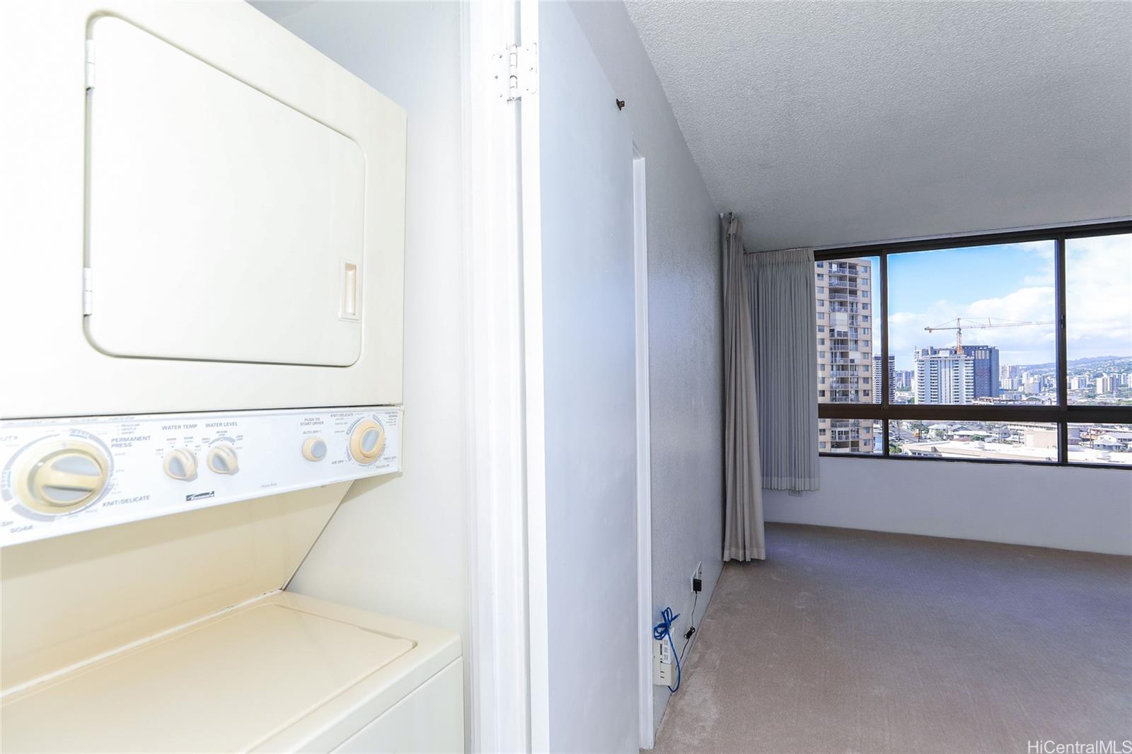 Iolani Court Plaza condo # 1004, Honolulu, Hawaii - photo 11 of 24