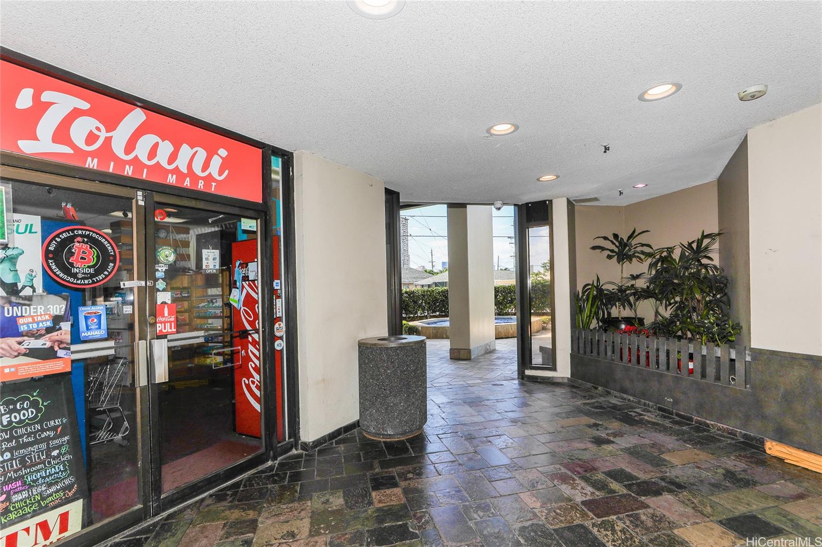 Iolani Court Plaza condo # 1004, Honolulu, Hawaii - photo 19 of 24