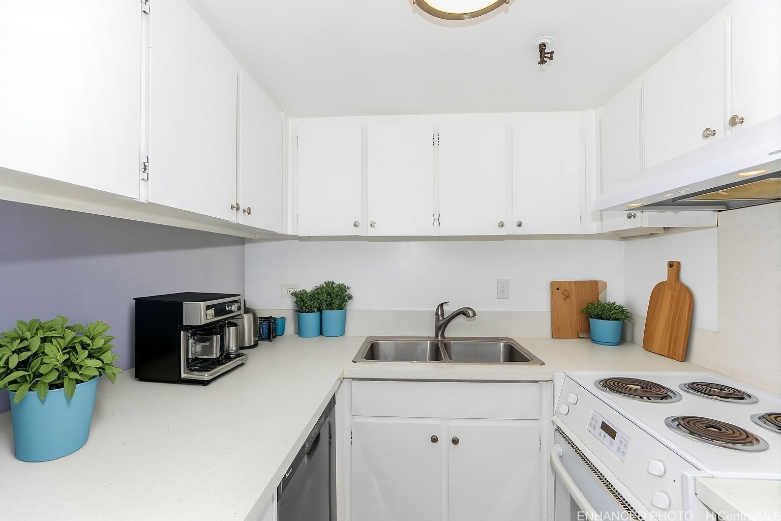 Iolani Court Plaza condo # 1004, Honolulu, Hawaii - photo 5 of 24