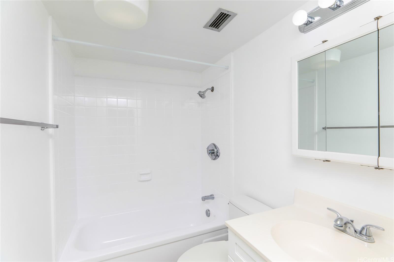 Iolani Court Plaza condo # 1004, Honolulu, Hawaii - photo 10 of 24