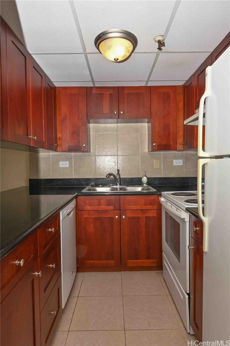 Iolani Court Plaza condo # 1404, Honolulu, Hawaii - photo 2 of 11