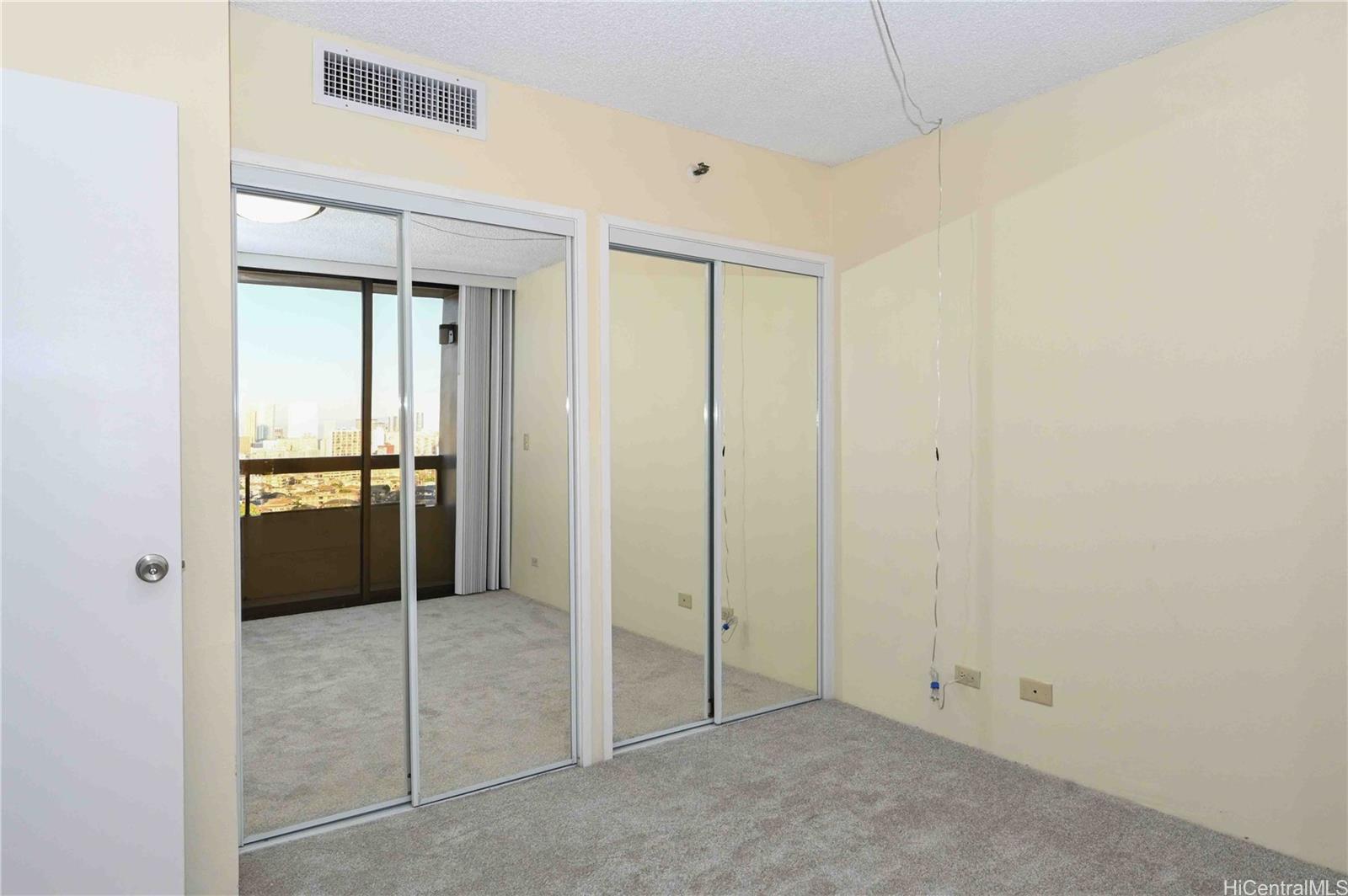 Iolani Court Plaza condo # 1404, Honolulu, Hawaii - photo 7 of 11