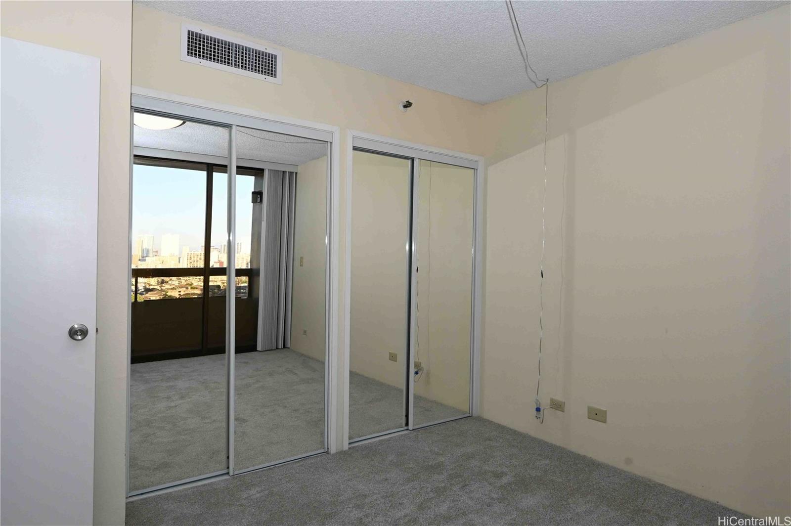 Iolani Court Plaza condo # 1404, Honolulu, Hawaii - photo 8 of 11