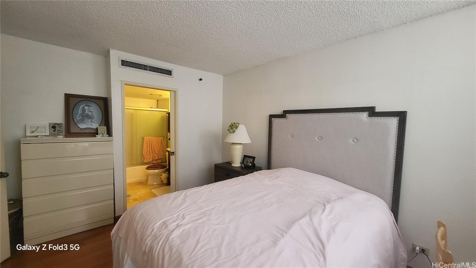 Iolani Court Plaza condo # 1600, Honolulu, Hawaii - photo 6 of 16