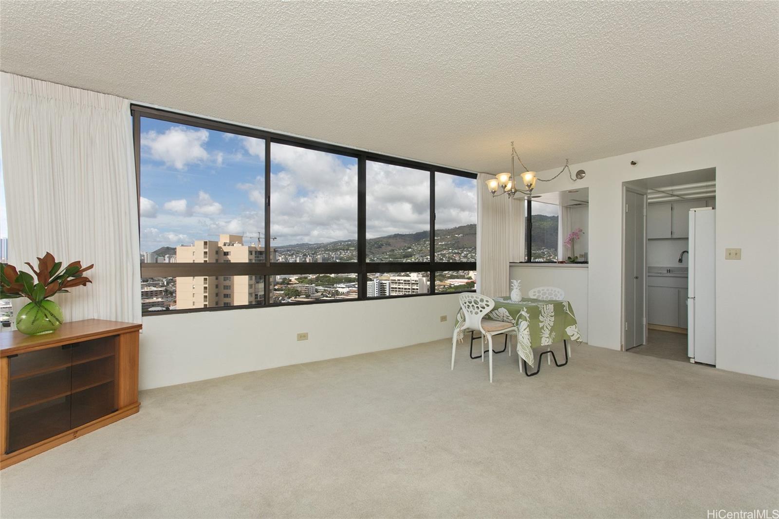 Iolani Court Plaza condo # 2008, Honolulu, Hawaii - photo 2 of 17