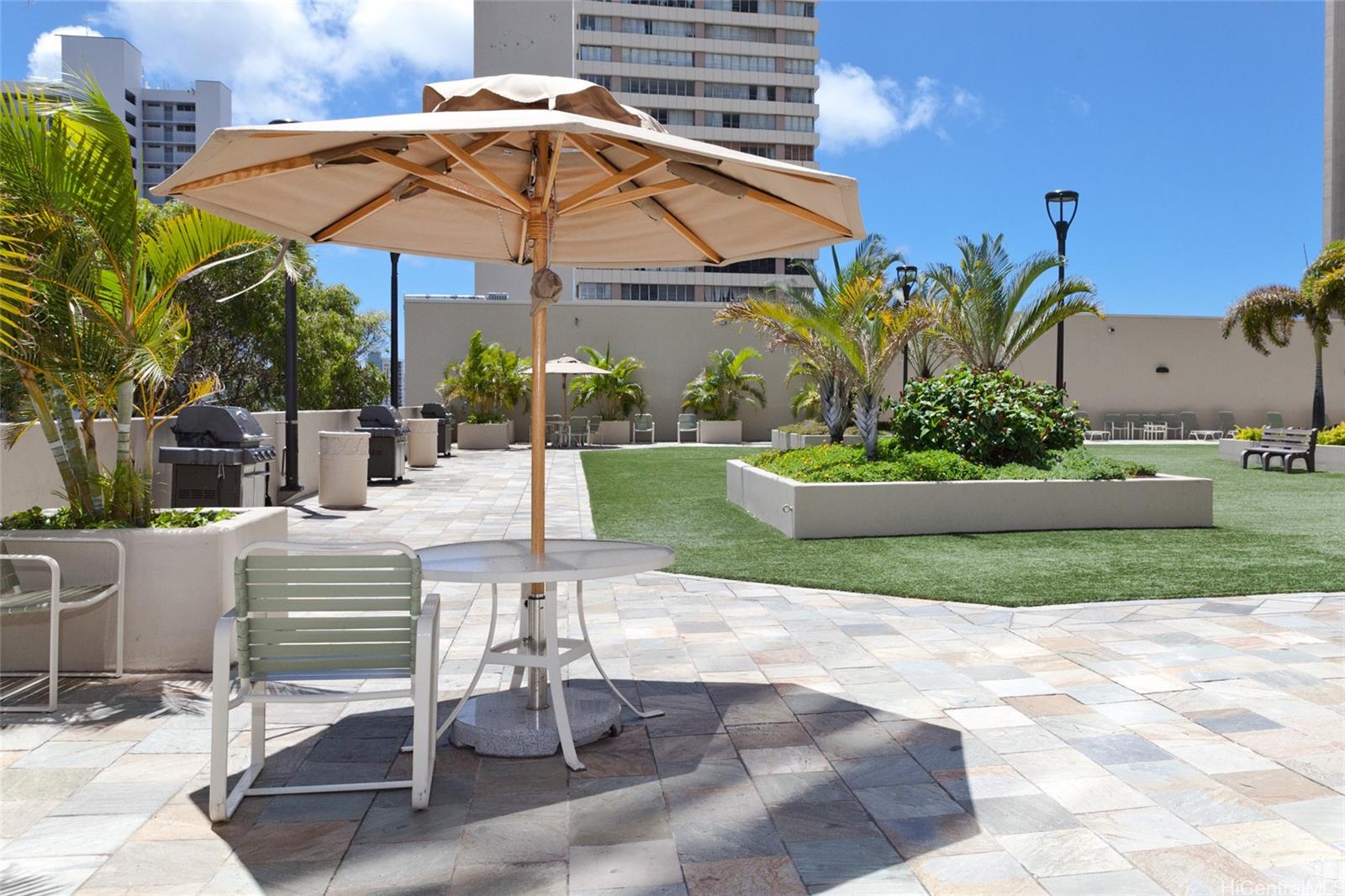 Iolani Court Plaza condo # 2008, Honolulu, Hawaii - photo 15 of 17