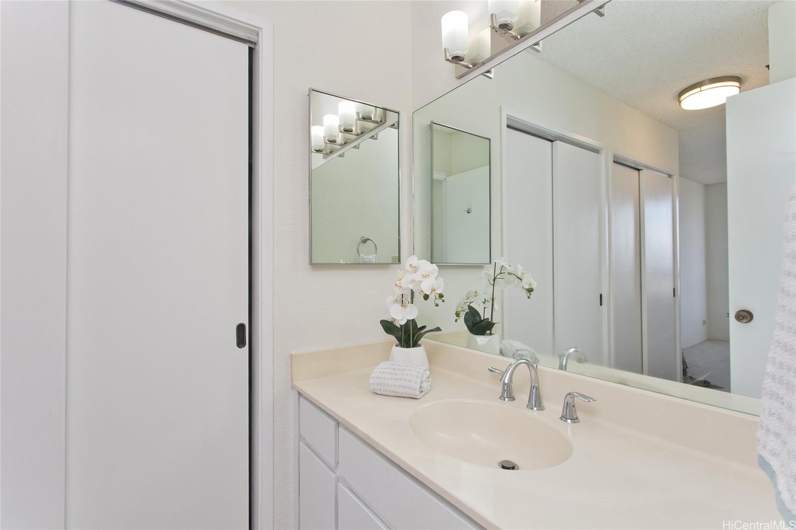 Iolani Court Plaza condo # 2008, Honolulu, Hawaii - photo 8 of 17