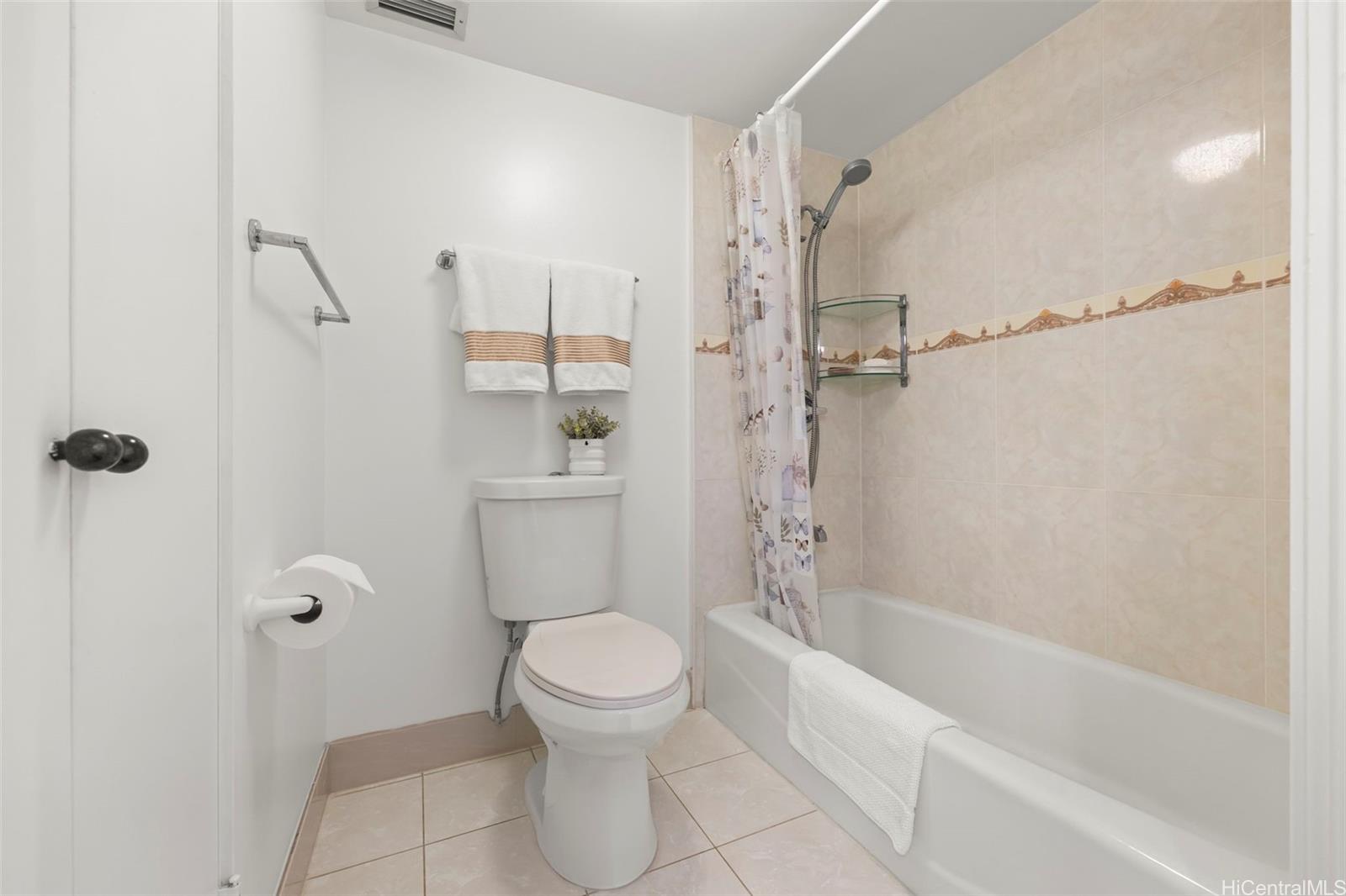 Iolani Court Plaza condo # 2201, Honolulu, Hawaii - photo 16 of 25