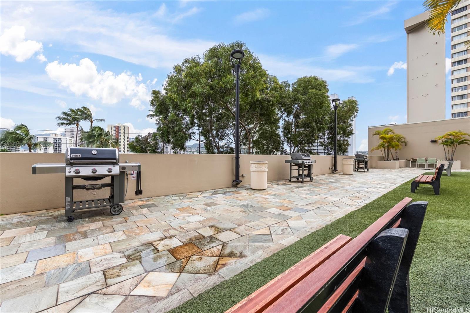 Iolani Court Plaza condo # 2201, Honolulu, Hawaii - photo 22 of 25