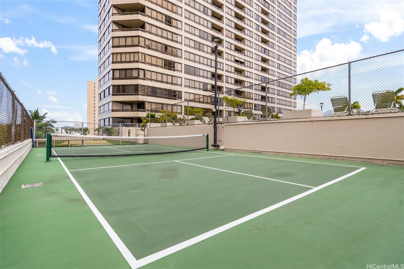 Iolani Court Plaza condo # 2201, Honolulu, Hawaii - photo 23 of 25