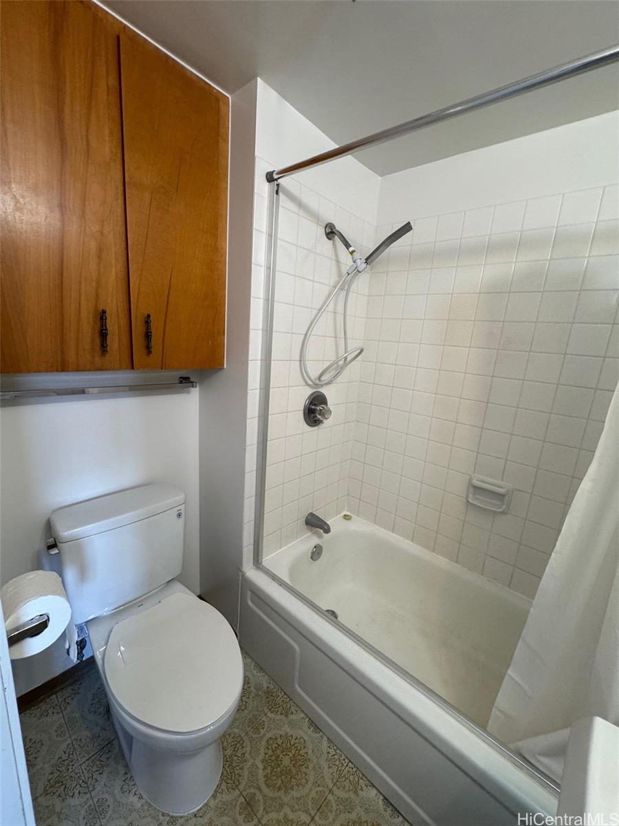 Iolani Court Plaza condo # 2702, Honolulu, Hawaii - photo 19 of 22