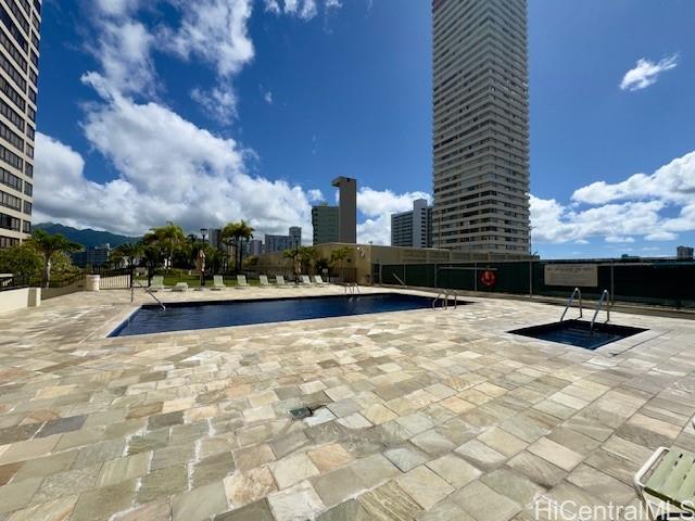 Iolani Court Plaza condo # 2702, Honolulu, Hawaii - photo 8 of 20