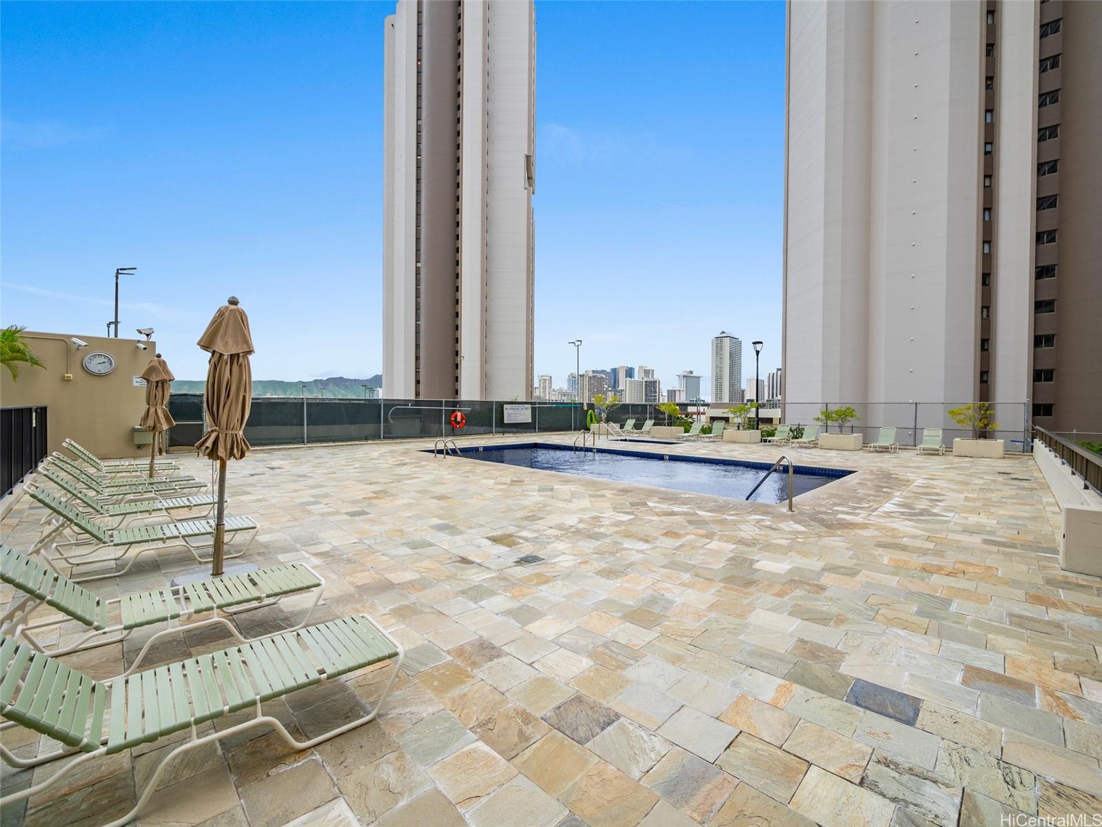 Iolani Court Plaza condo # 2703, Honolulu, Hawaii - photo 19 of 25