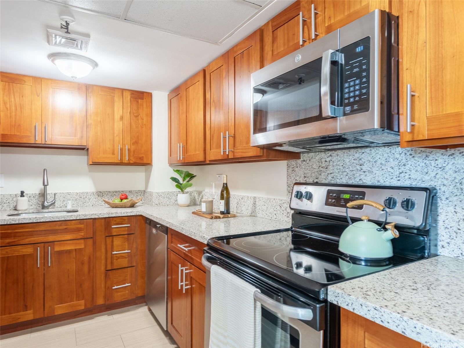 Iolani Court Plaza condo # 2703, Honolulu, Hawaii - photo 3 of 25