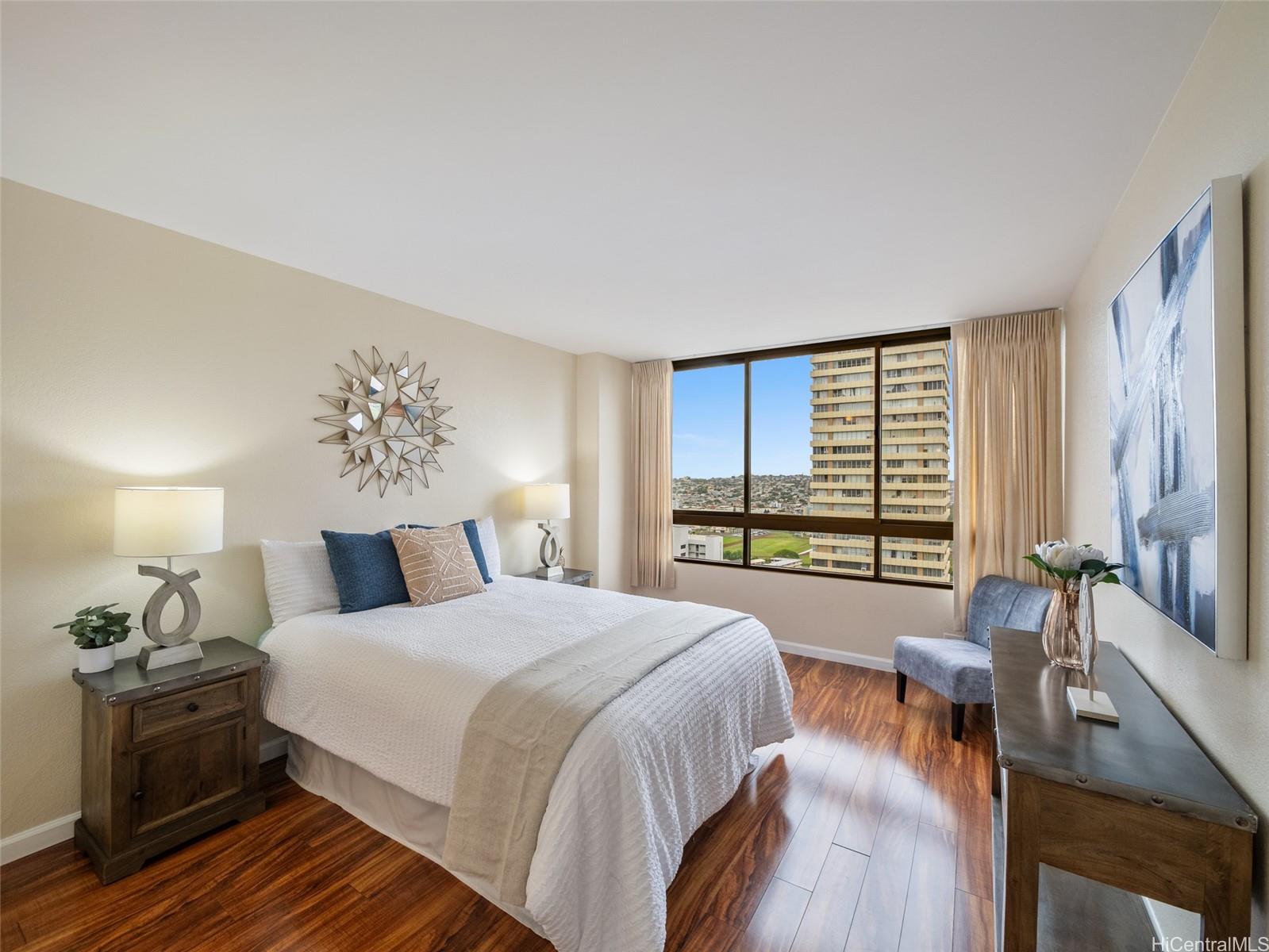 Iolani Court Plaza condo # 2703, Honolulu, Hawaii - photo 5 of 25