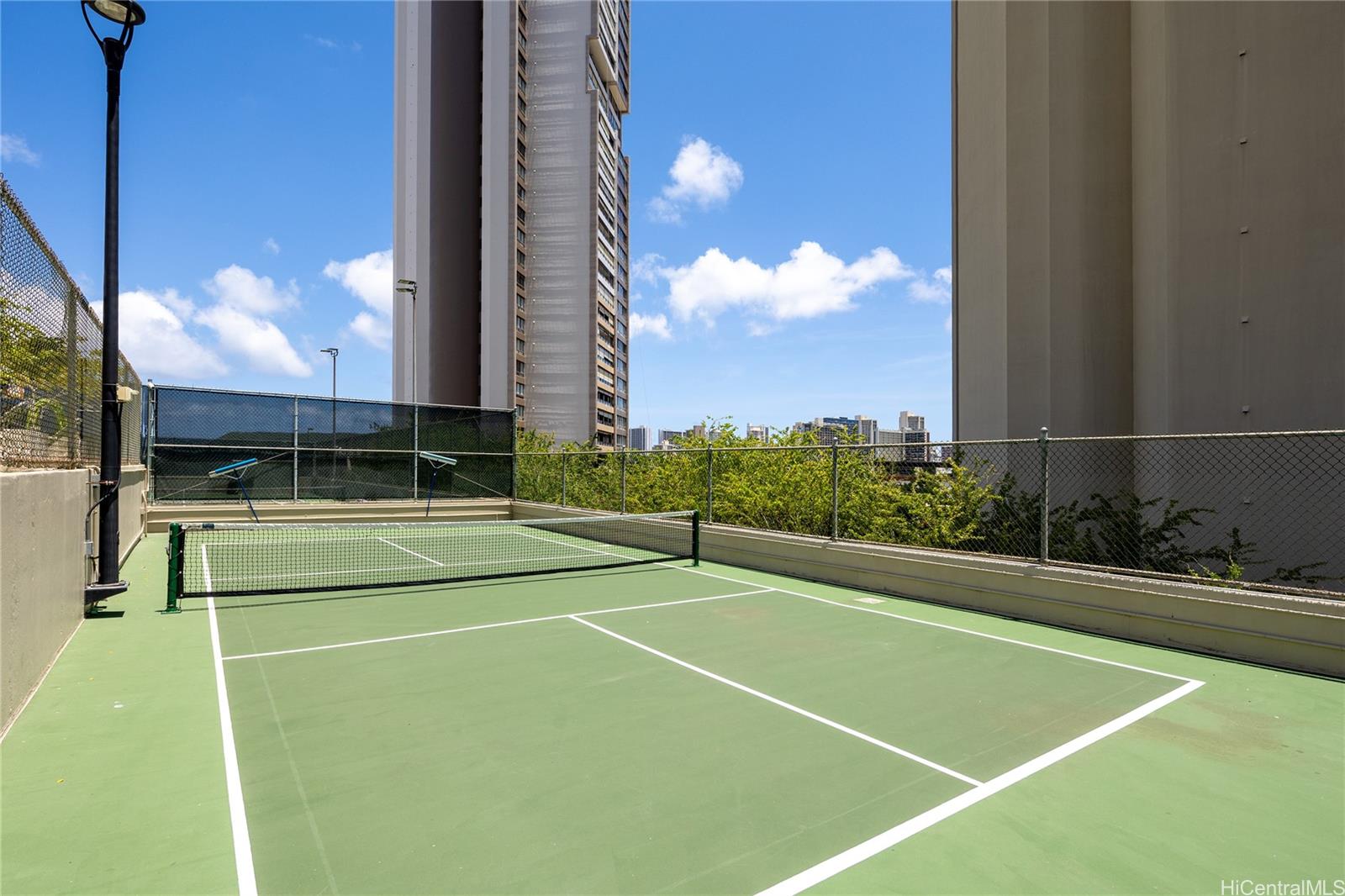 Iolani Court Plaza condo # 2806, Honolulu, Hawaii - photo 17 of 25