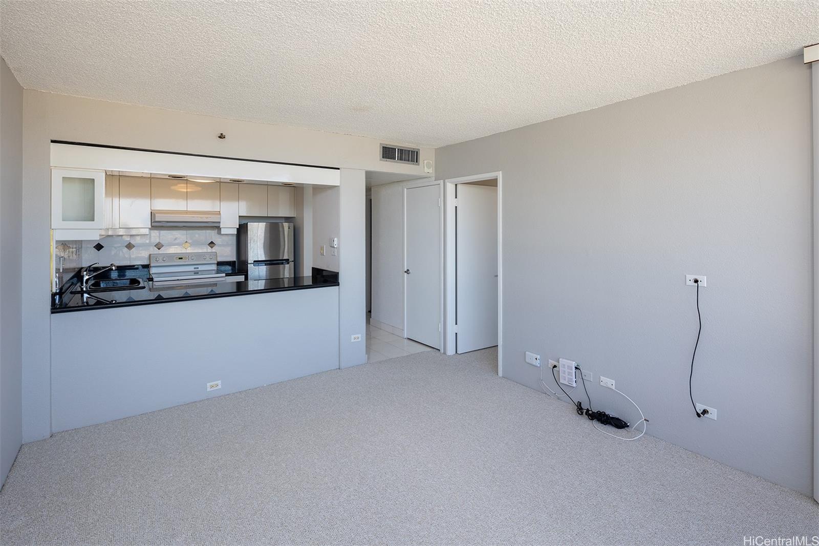 2499 Kapiolani Blvd Honolulu - Rental - photo 3 of 21