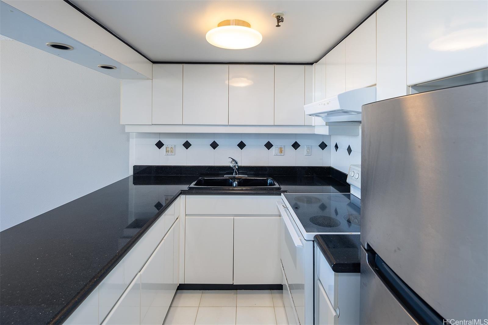 2499 Kapiolani Blvd Honolulu - Rental - photo 4 of 21