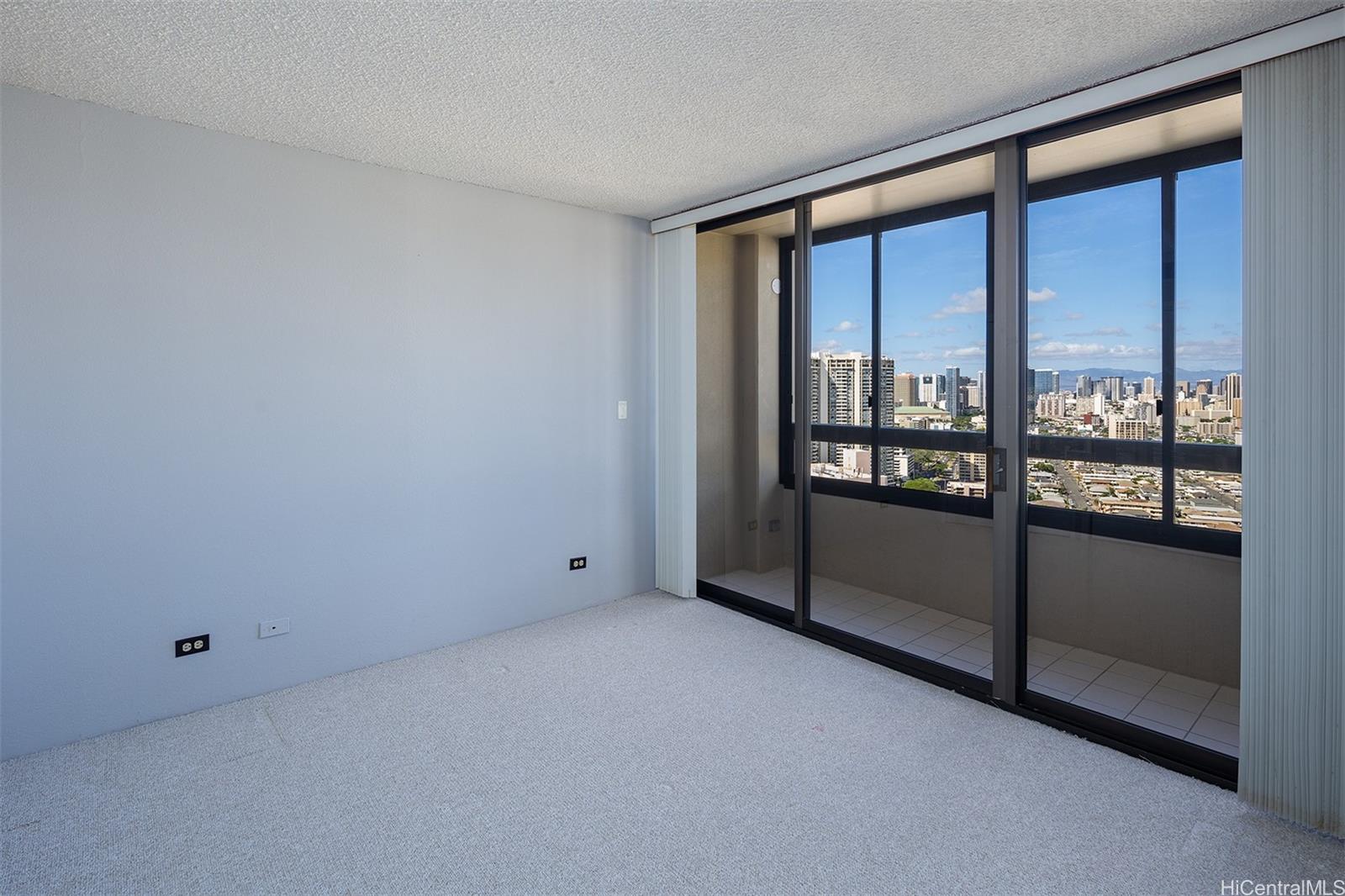 2499 Kapiolani Blvd Honolulu - Rental - photo 6 of 21