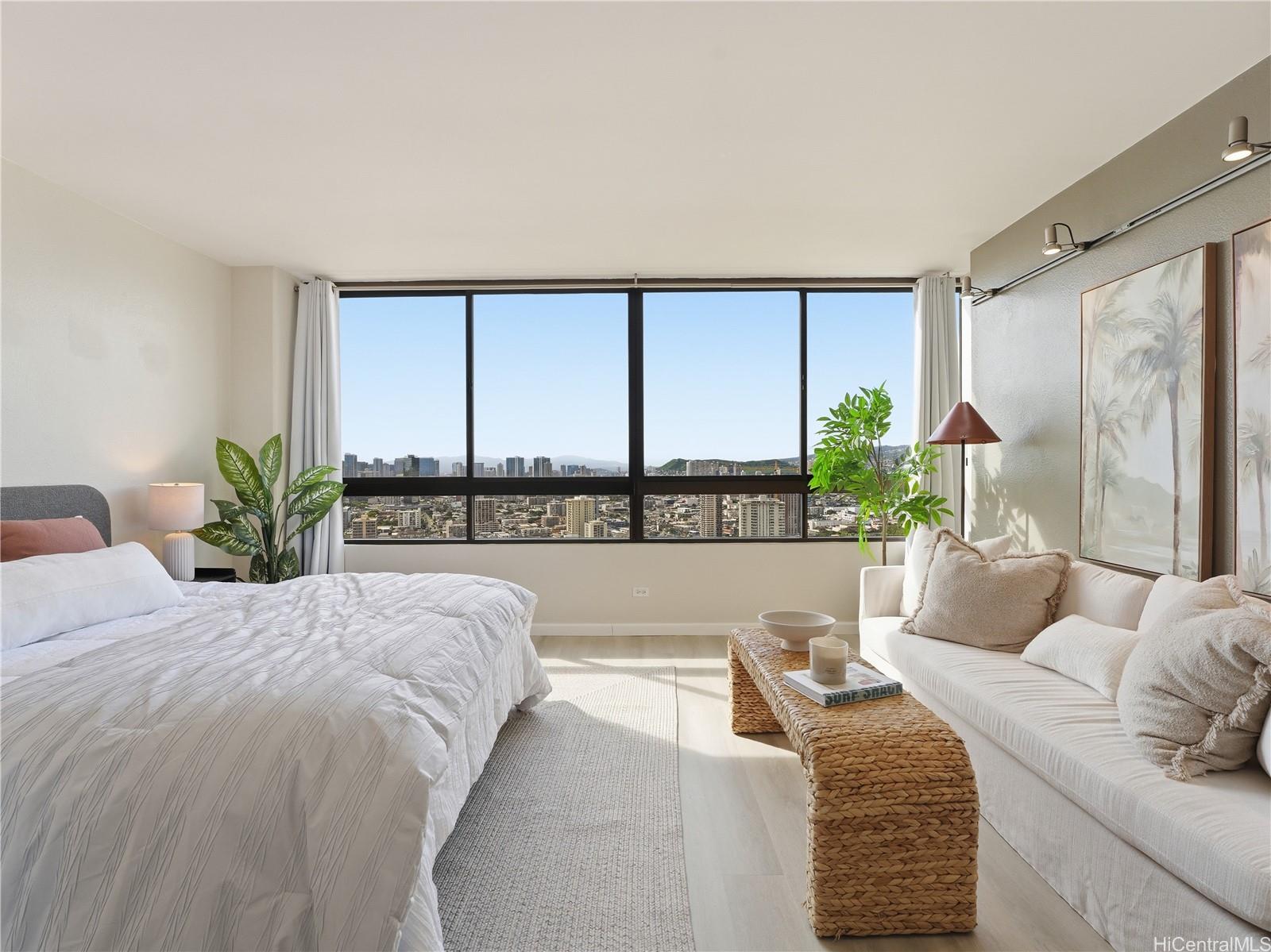 Iolani Court Plaza condo # 3202, Honolulu, Hawaii - photo 2 of 17