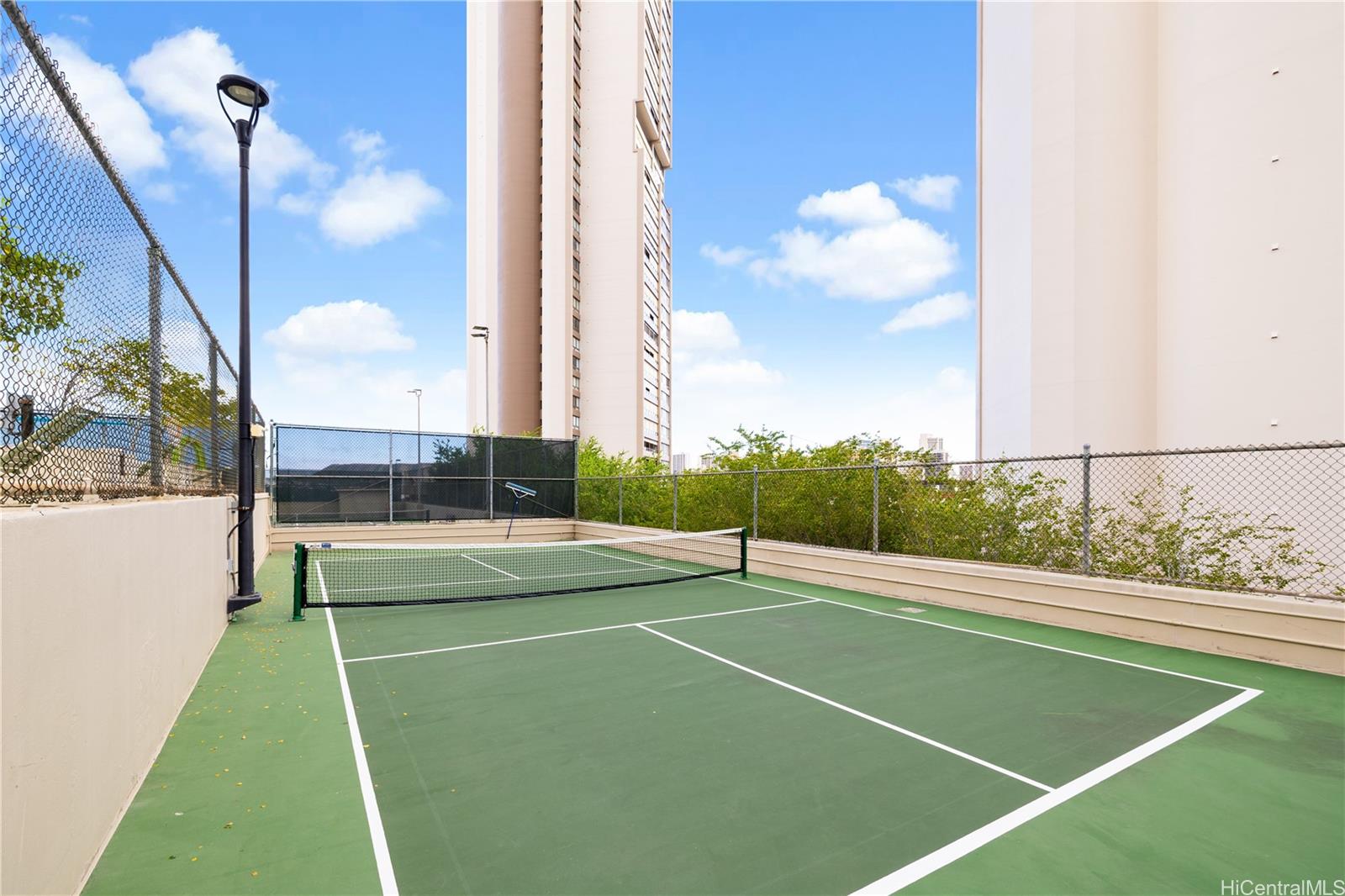 Iolani Court Plaza condo # 3405, Honolulu, Hawaii - photo 4 of 25