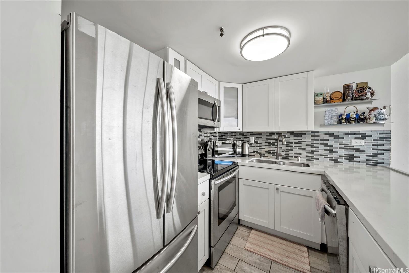 Iolani Court Plaza condo # 3506, Honolulu, Hawaii - photo 5 of 25