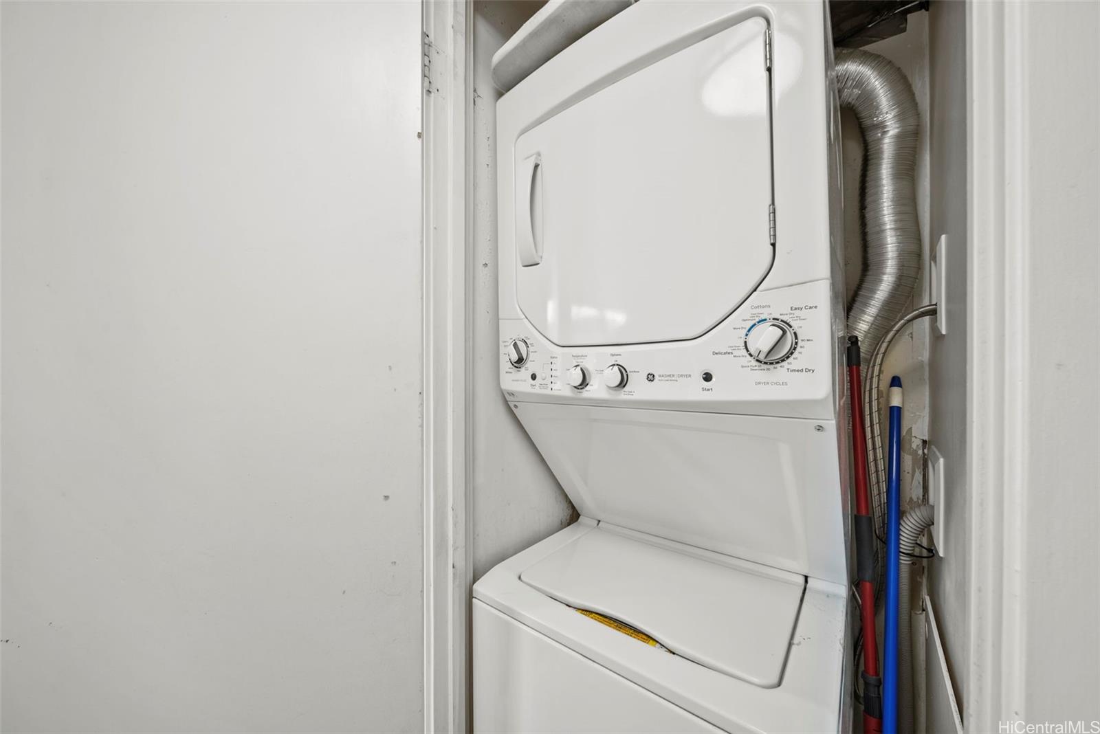 Iolani Court Plaza condo # 3506, Honolulu, Hawaii - photo 10 of 25