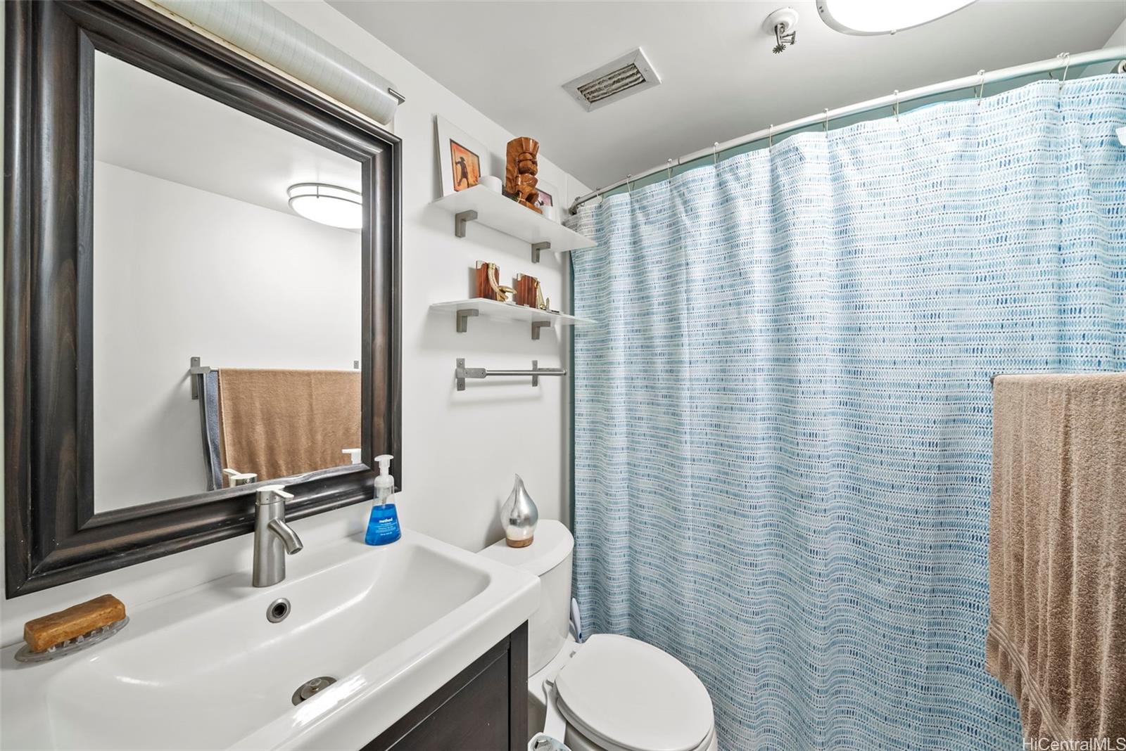 Iolani Court Plaza condo # 3506, Honolulu, Hawaii - photo 11 of 23