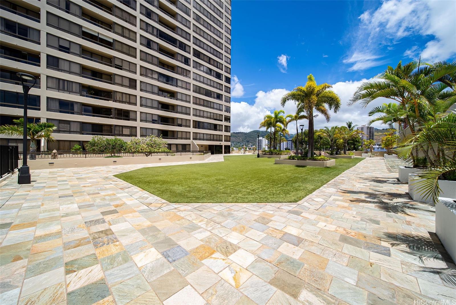 Iolani Court Plaza condo # 3506, Honolulu, Hawaii - photo 18 of 23