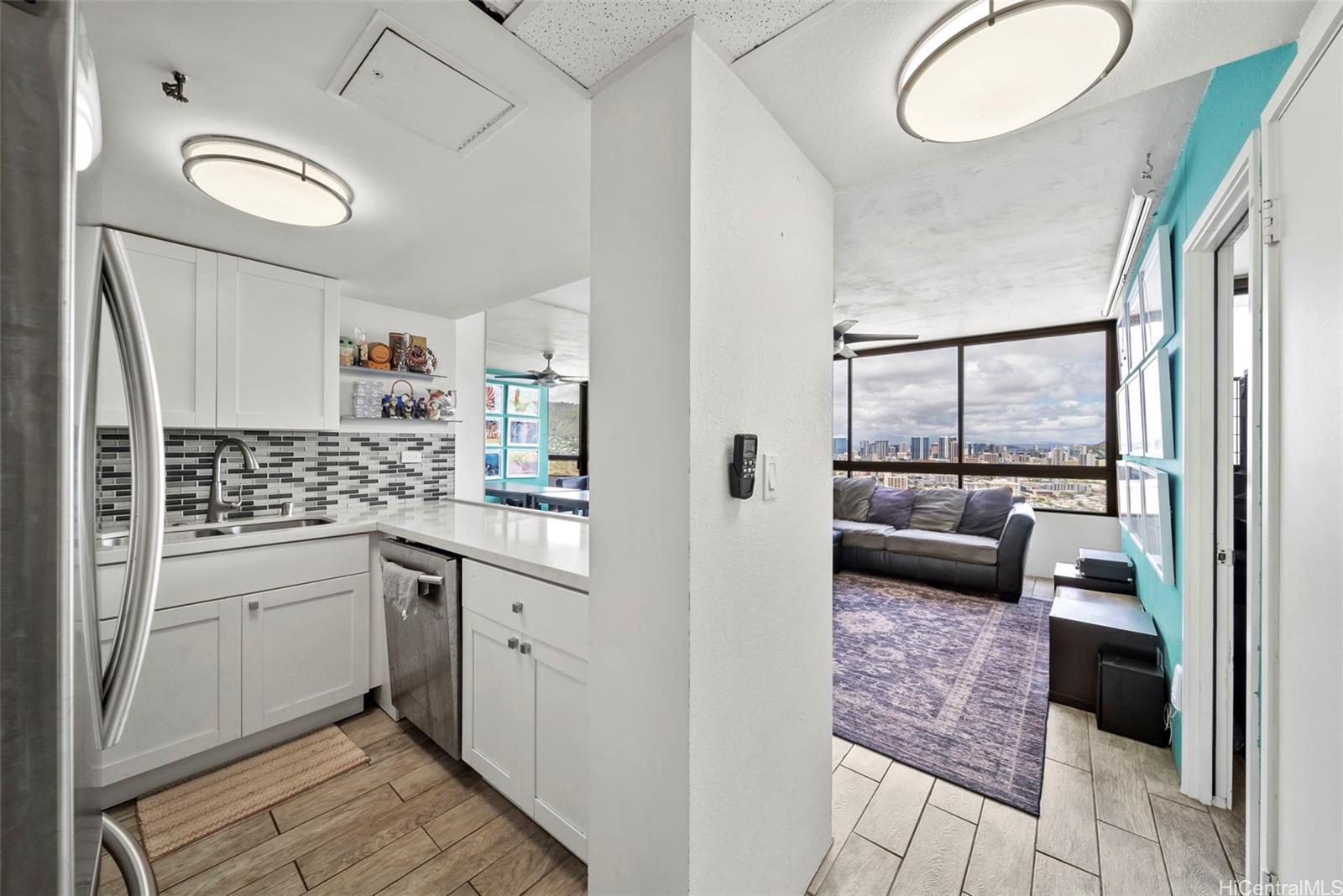 Iolani Court Plaza condo # 3506, Honolulu, Hawaii - photo 3 of 23