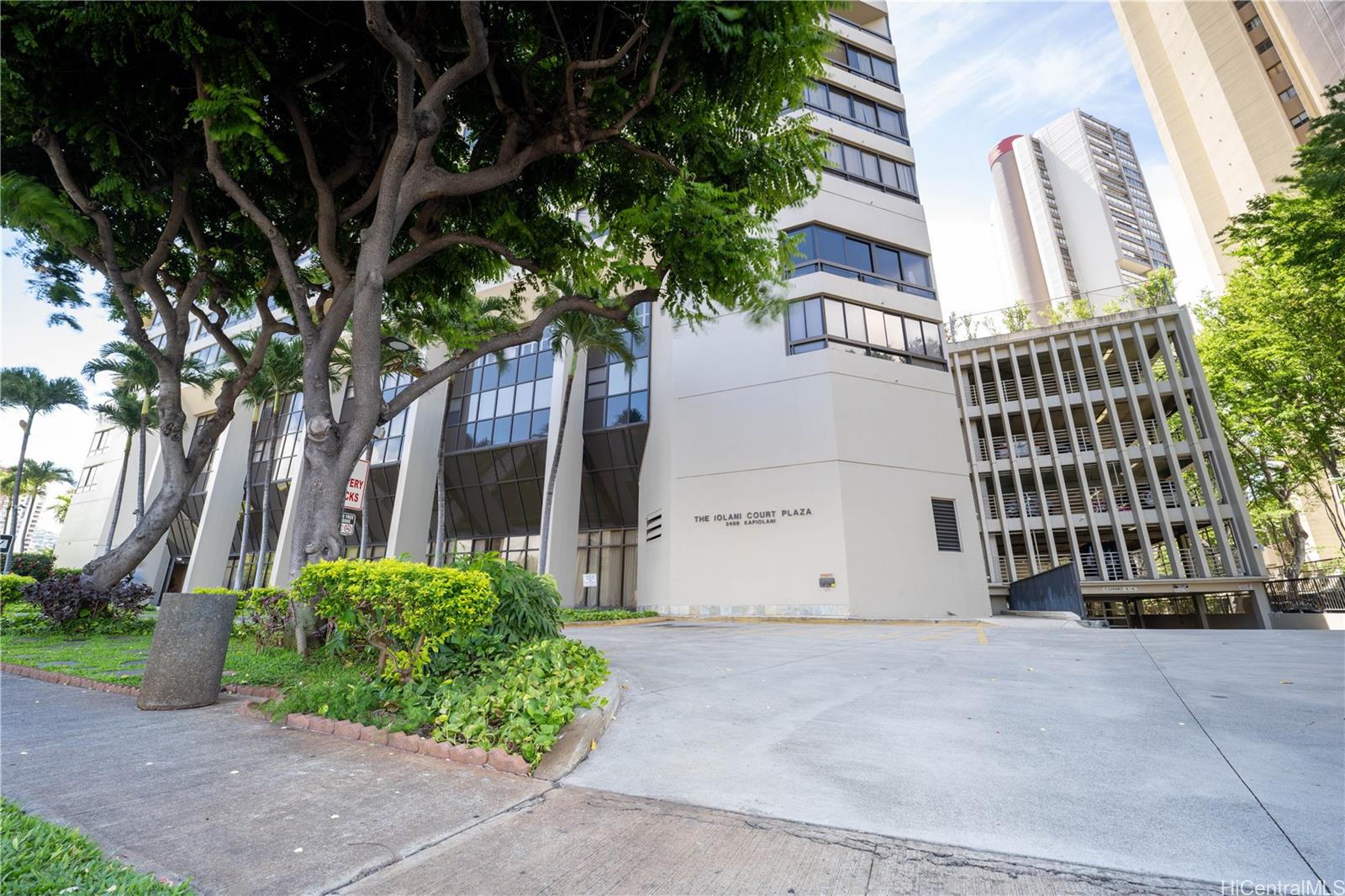 Iolani Court Plaza condo # 3507, Honolulu, Hawaii - photo 4 of 24