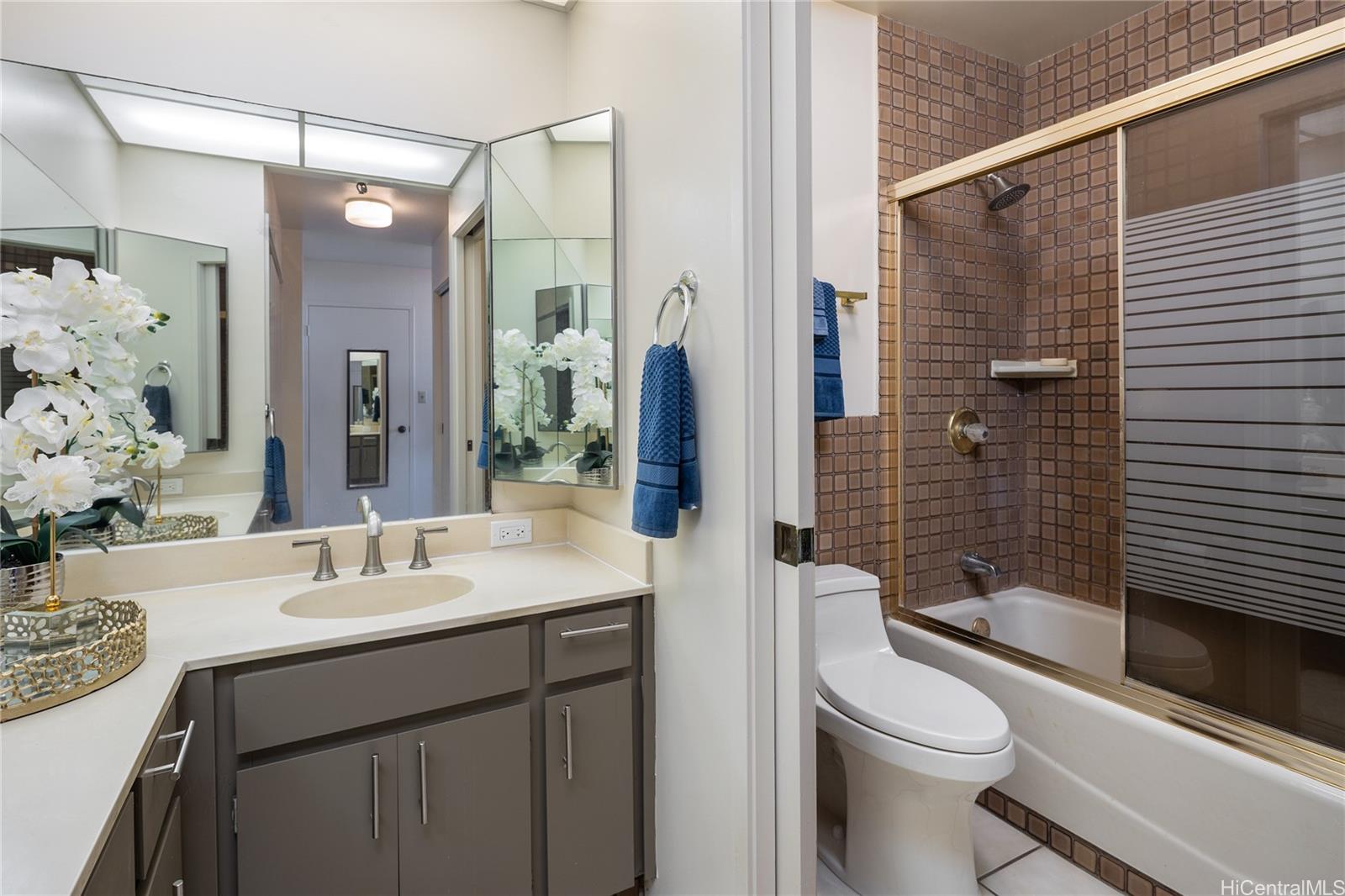 Iolani Court Plaza condo # 3804, Honolulu, Hawaii - photo 14 of 23