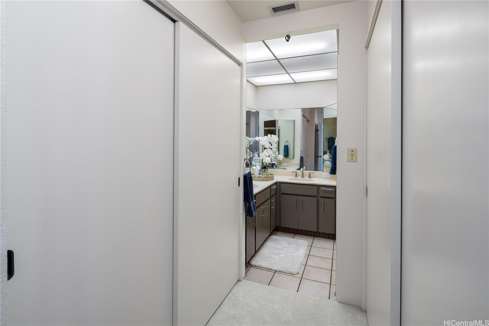 Iolani Court Plaza condo # 3804, Honolulu, Hawaii - photo 15 of 23