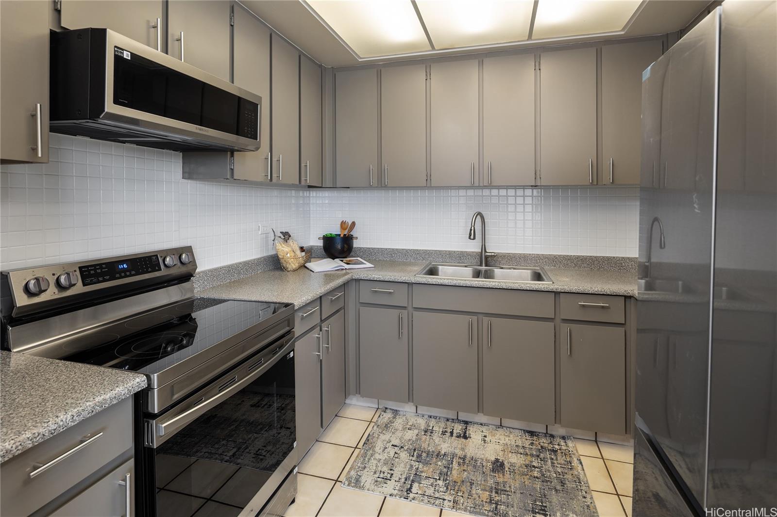 Iolani Court Plaza condo # 3804, Honolulu, Hawaii - photo 8 of 23