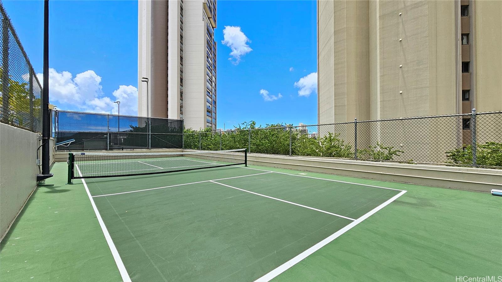 Iolani Court Plaza condo # 401, Honolulu, Hawaii - photo 15 of 25