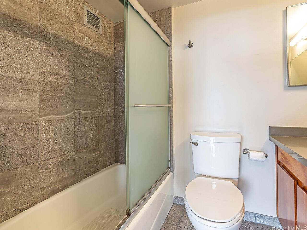 2499 Kapiolani Blvd Honolulu - Rental - photo 11 of 17