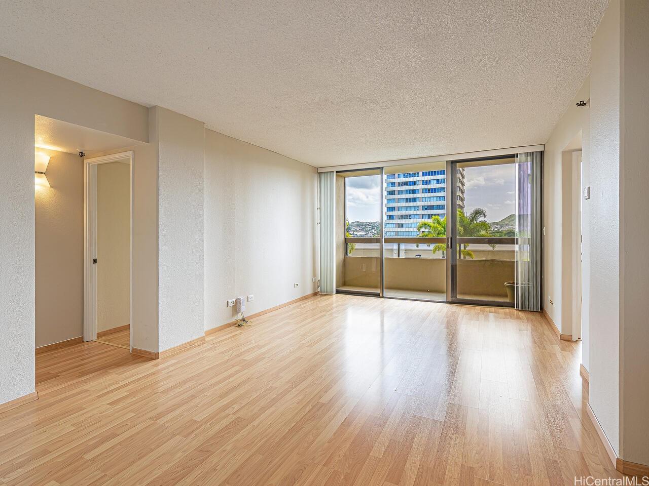 2499 Kapiolani Blvd Honolulu - Rental - photo 3 of 17