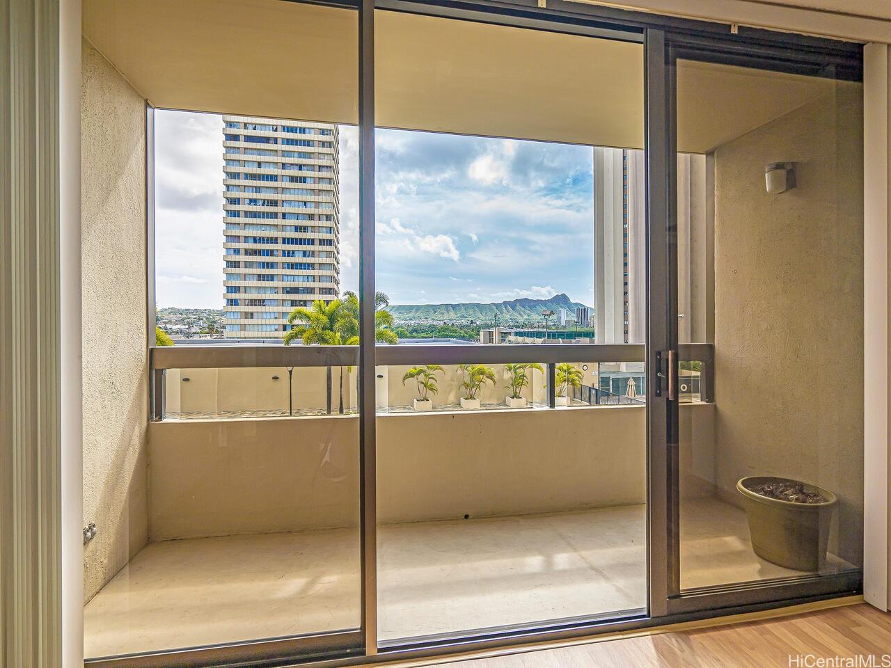 2499 Kapiolani Blvd Honolulu - Rental - photo 4 of 17