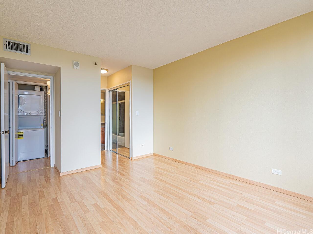 2499 Kapiolani Blvd Honolulu - Rental - photo 8 of 17