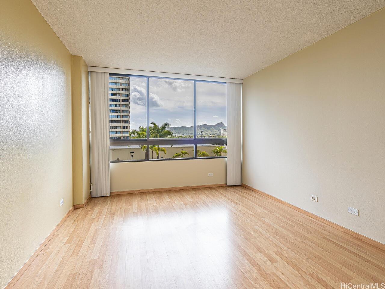2499 Kapiolani Blvd Honolulu - Rental - photo 9 of 17