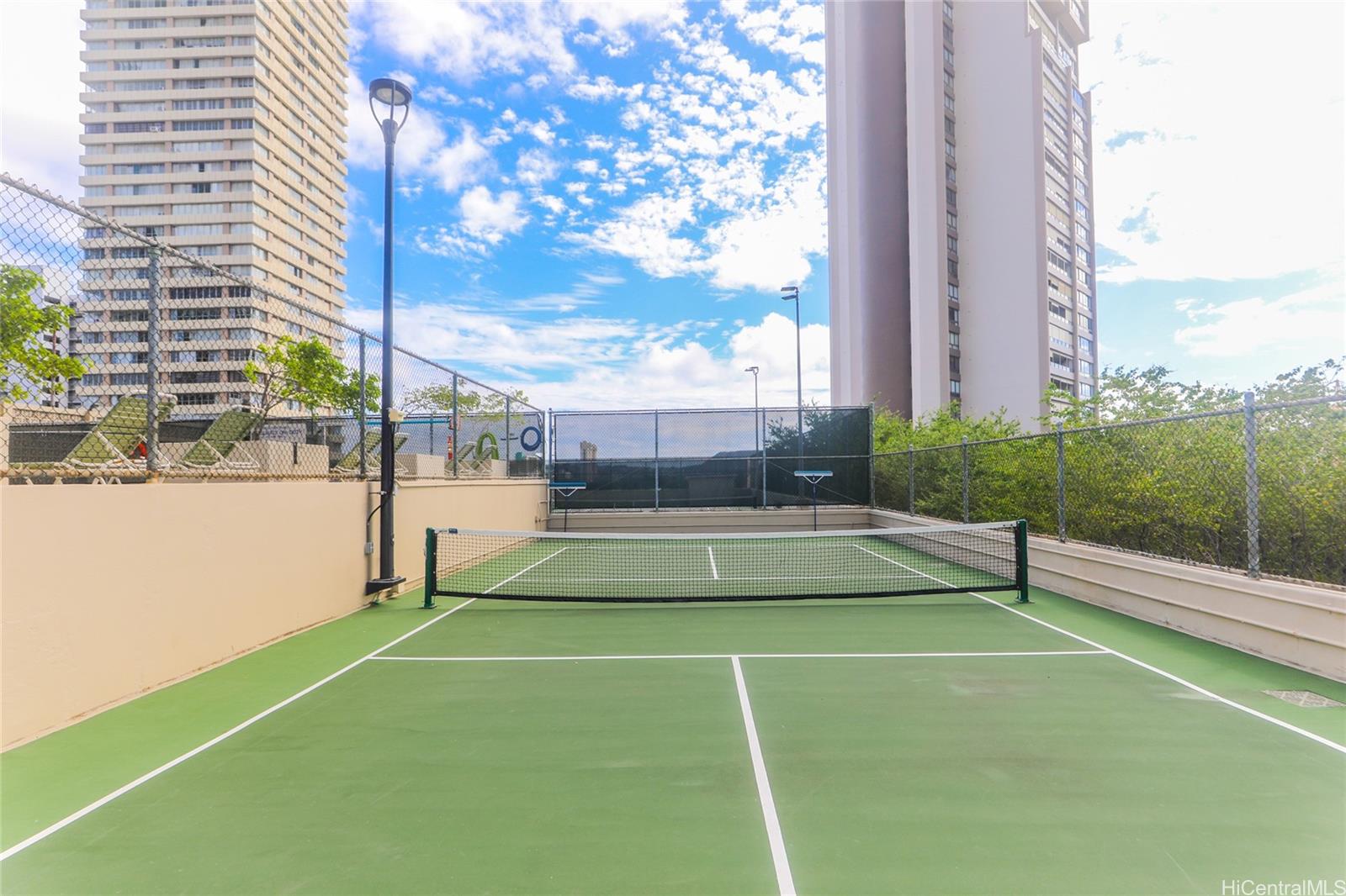 Iolani Court Plaza condo # 902, Honolulu, Hawaii - photo 13 of 25