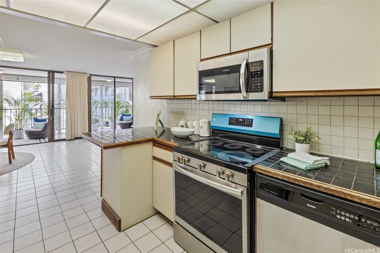 250 Ohua condo # 1B, Honolulu, Hawaii - photo 14 of 25