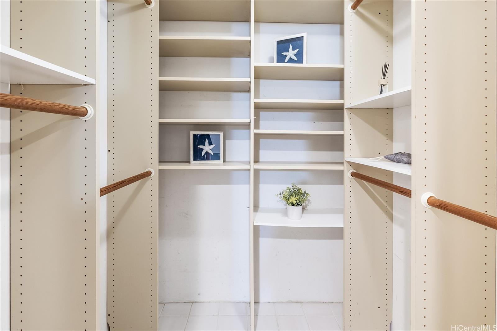 250 Ohua condo # 1B, Honolulu, Hawaii - photo 17 of 25