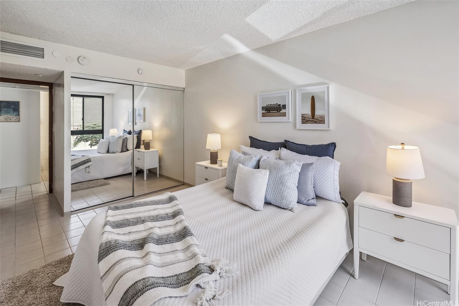 250 Ohua condo # 1B, Honolulu, Hawaii - photo 20 of 25