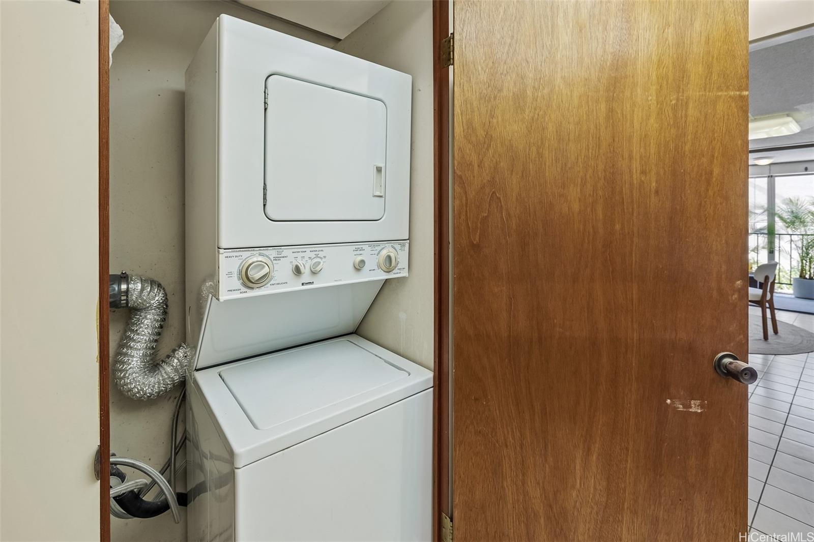 250 Ohua condo # 1B, Honolulu, Hawaii - photo 22 of 25