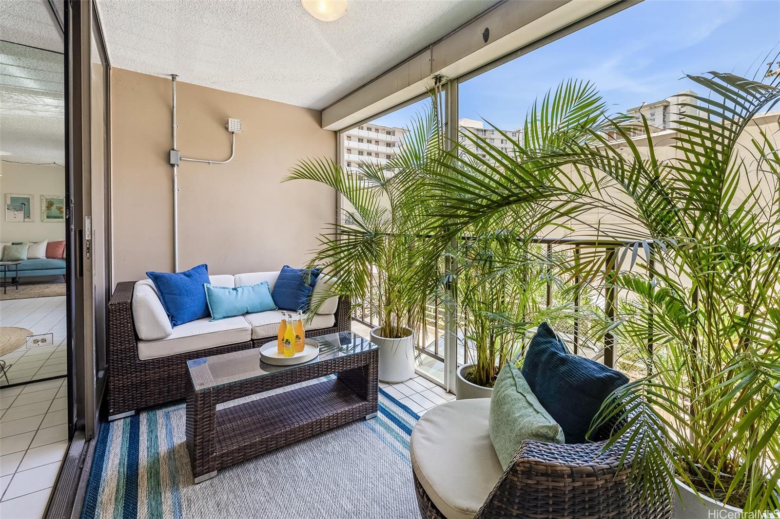 250 Ohua condo # 1B, Honolulu, Hawaii - photo 8 of 25