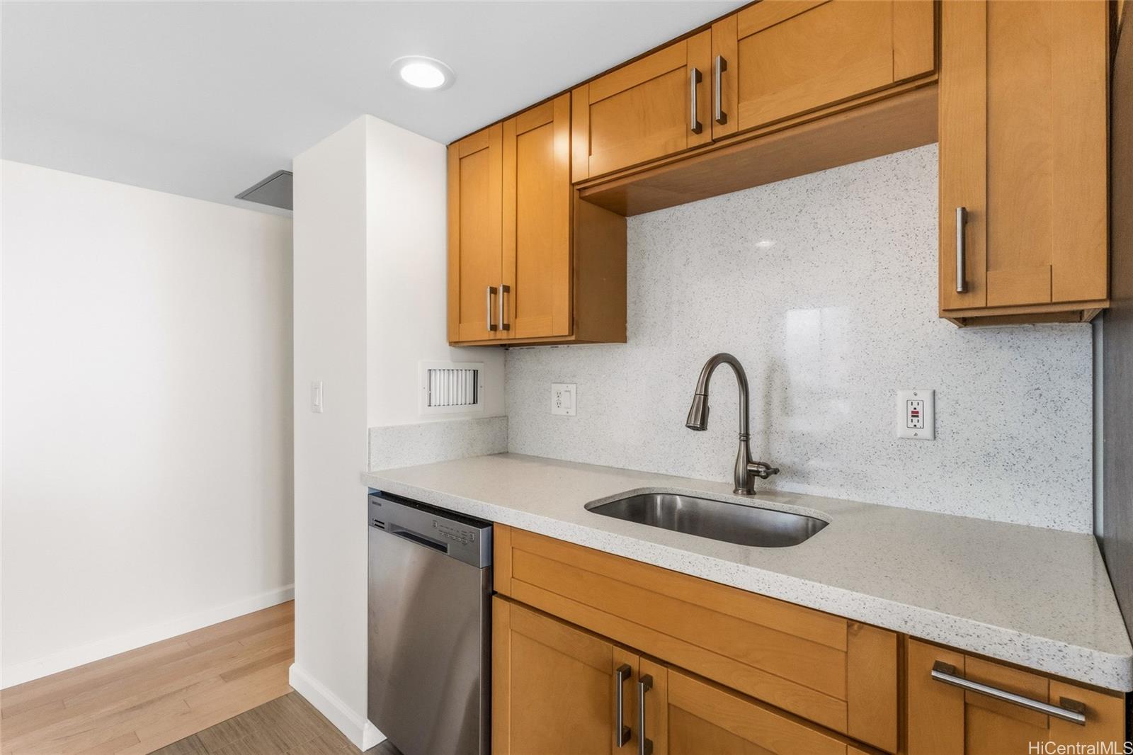 250 Ohua Ave Honolulu - Rental - photo 5 of 20