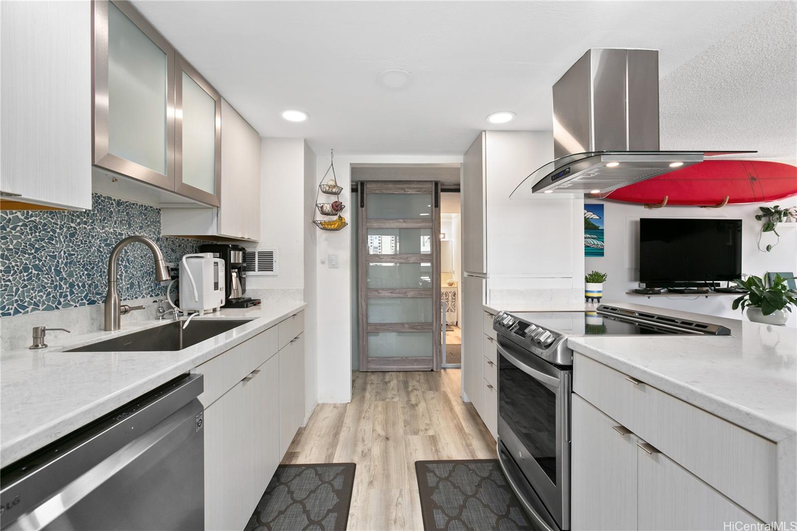 250 Ohua Ave Honolulu - Rental - photo 3 of 12