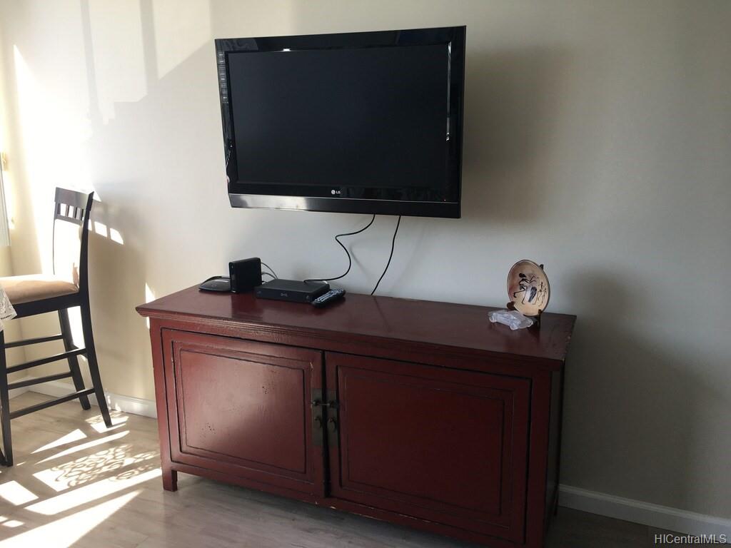Foster Tower condo # 1106, Honolulu, Hawaii - photo 6 of 11