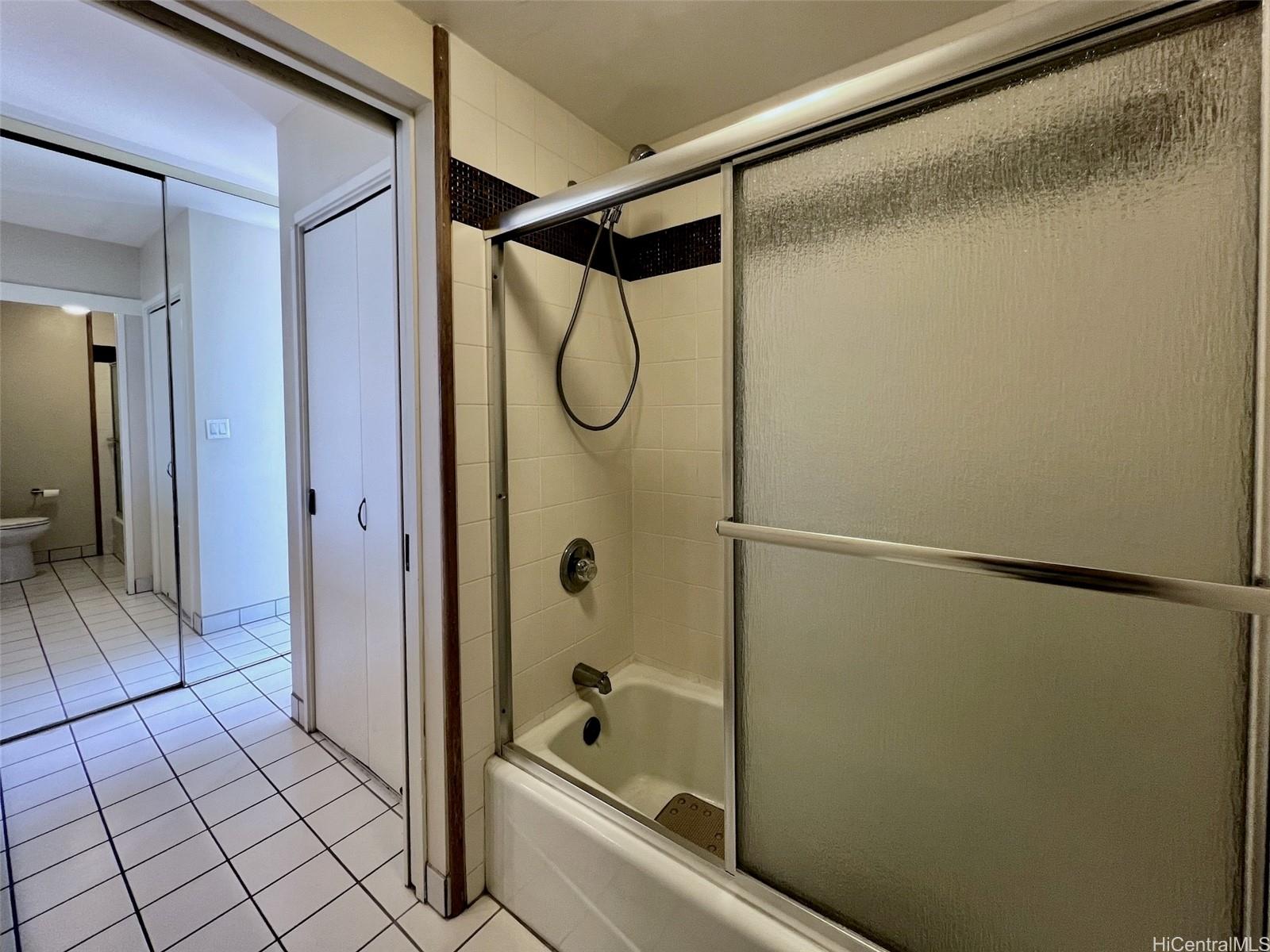 Foster Tower condo # 1604, Honolulu, Hawaii - photo 16 of 25